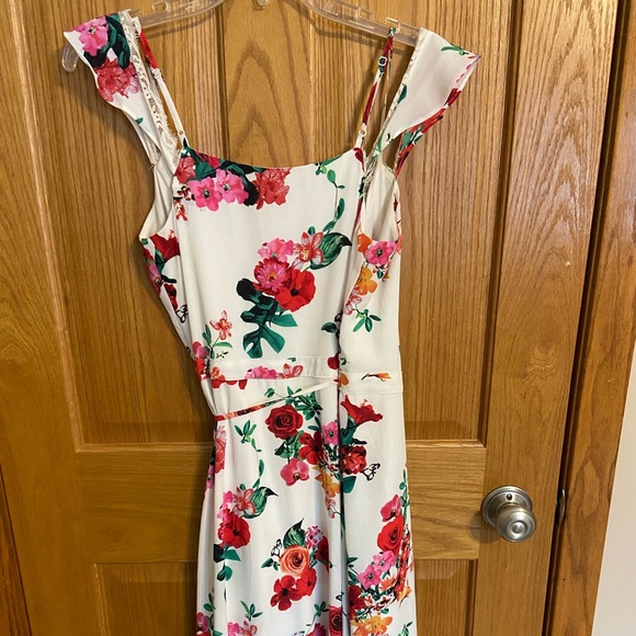 floral express wrap dress (size small) - Picture 4 of 4